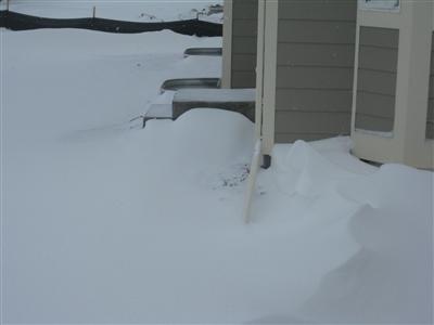 'Snow drift' tegen het huis van de buren